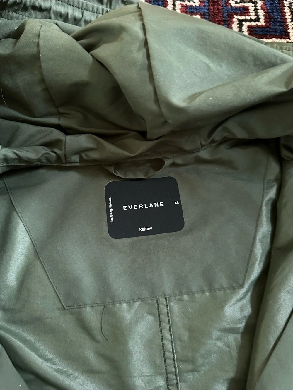 Everlane The City Anorak in Olive - Picture 6 of 10